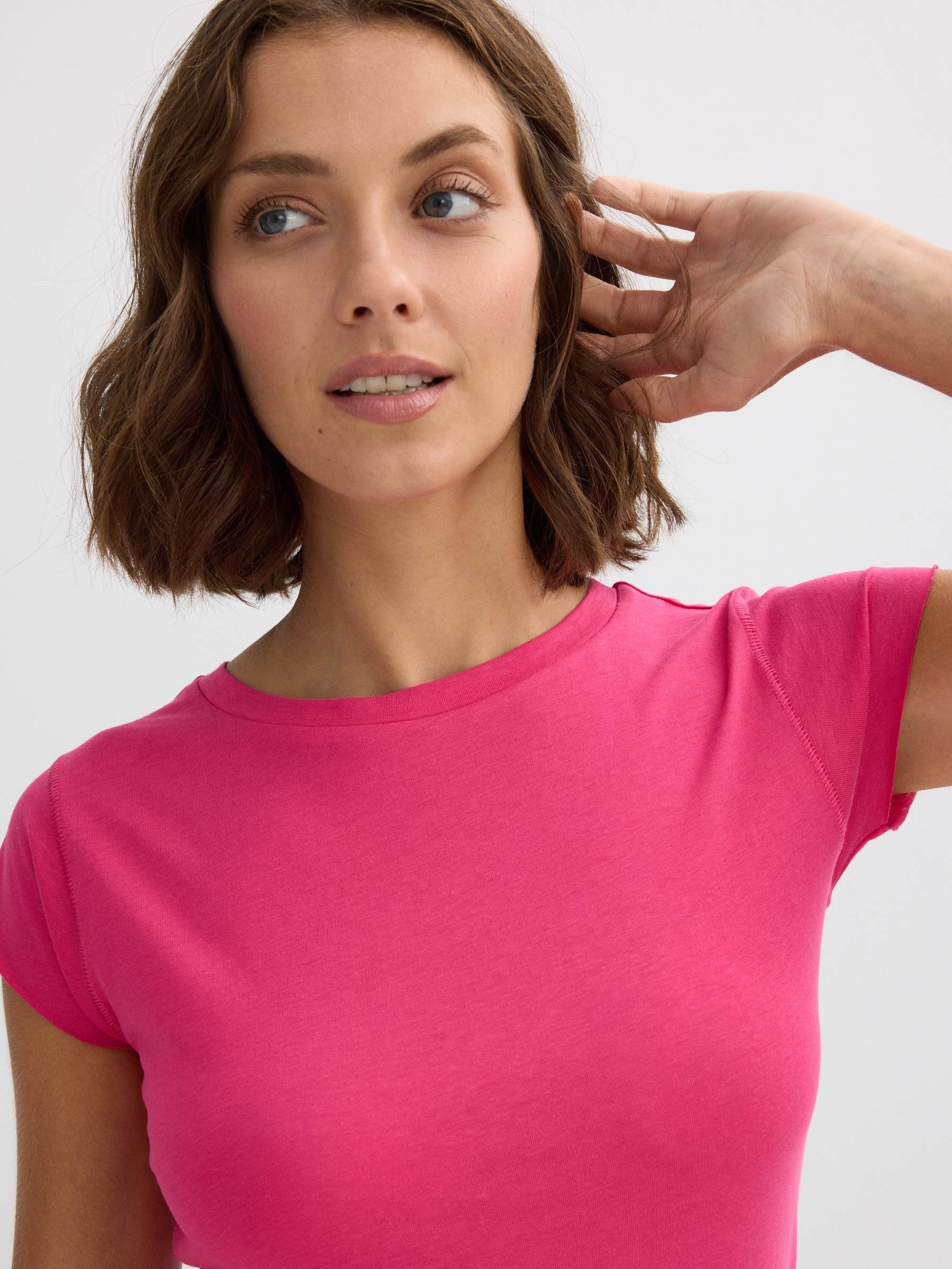  Camiseta básica cuello redondo fucsia vista frontal
