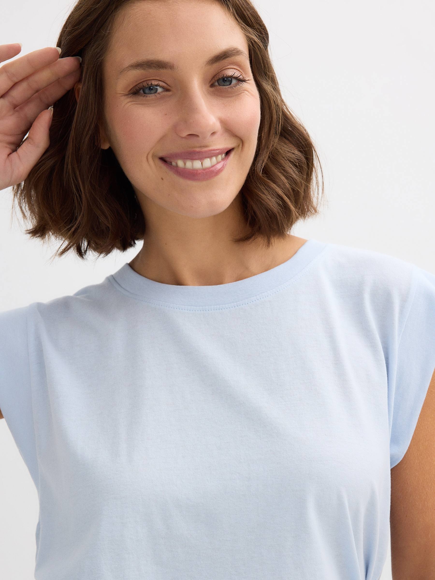 Oversized sleeveless shirt light blue middle front view