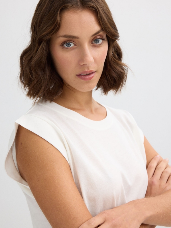 Oversized sleeveless shirt off white detail view