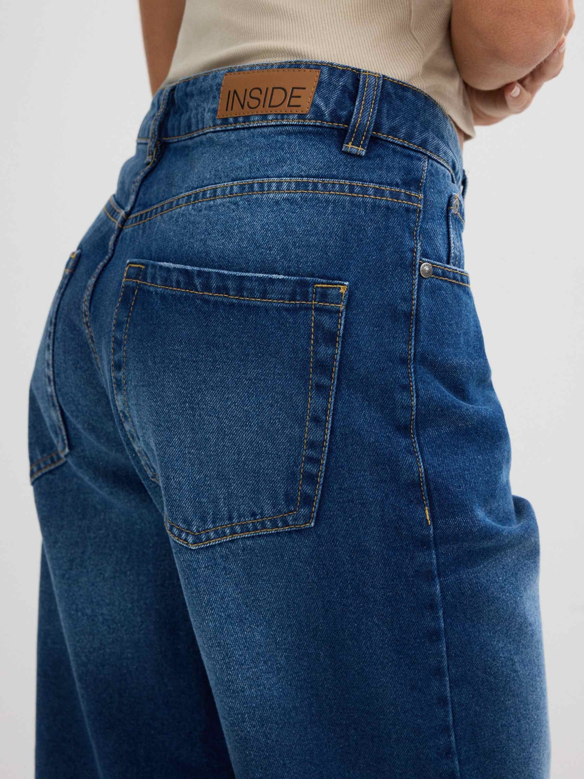 Bermuda denim azul vista detalle