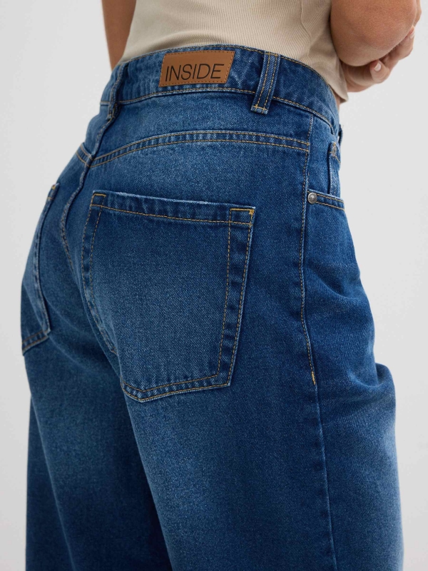 Bermuda jeans azul vista detalhe