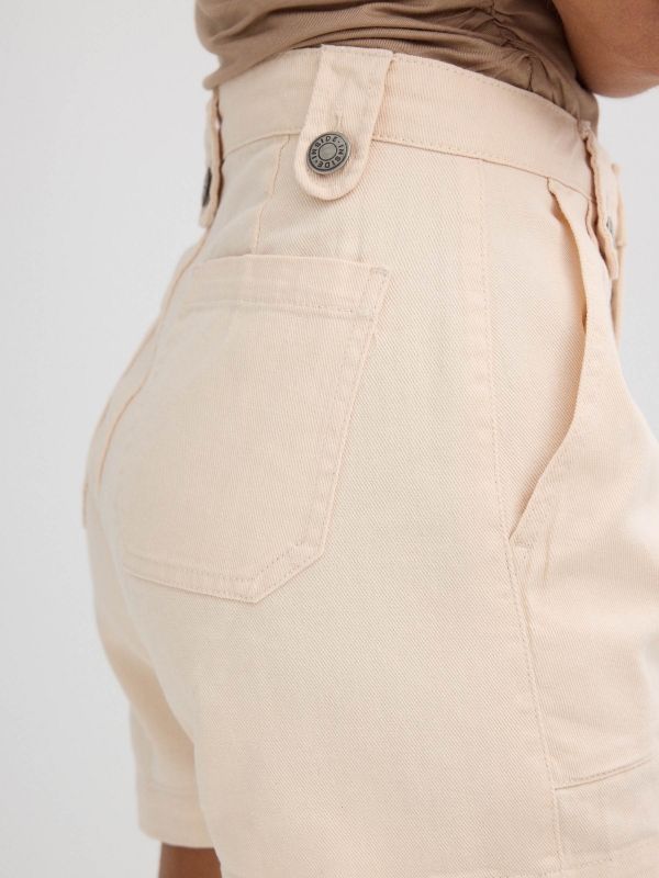 Short beige tweezers beige detail view