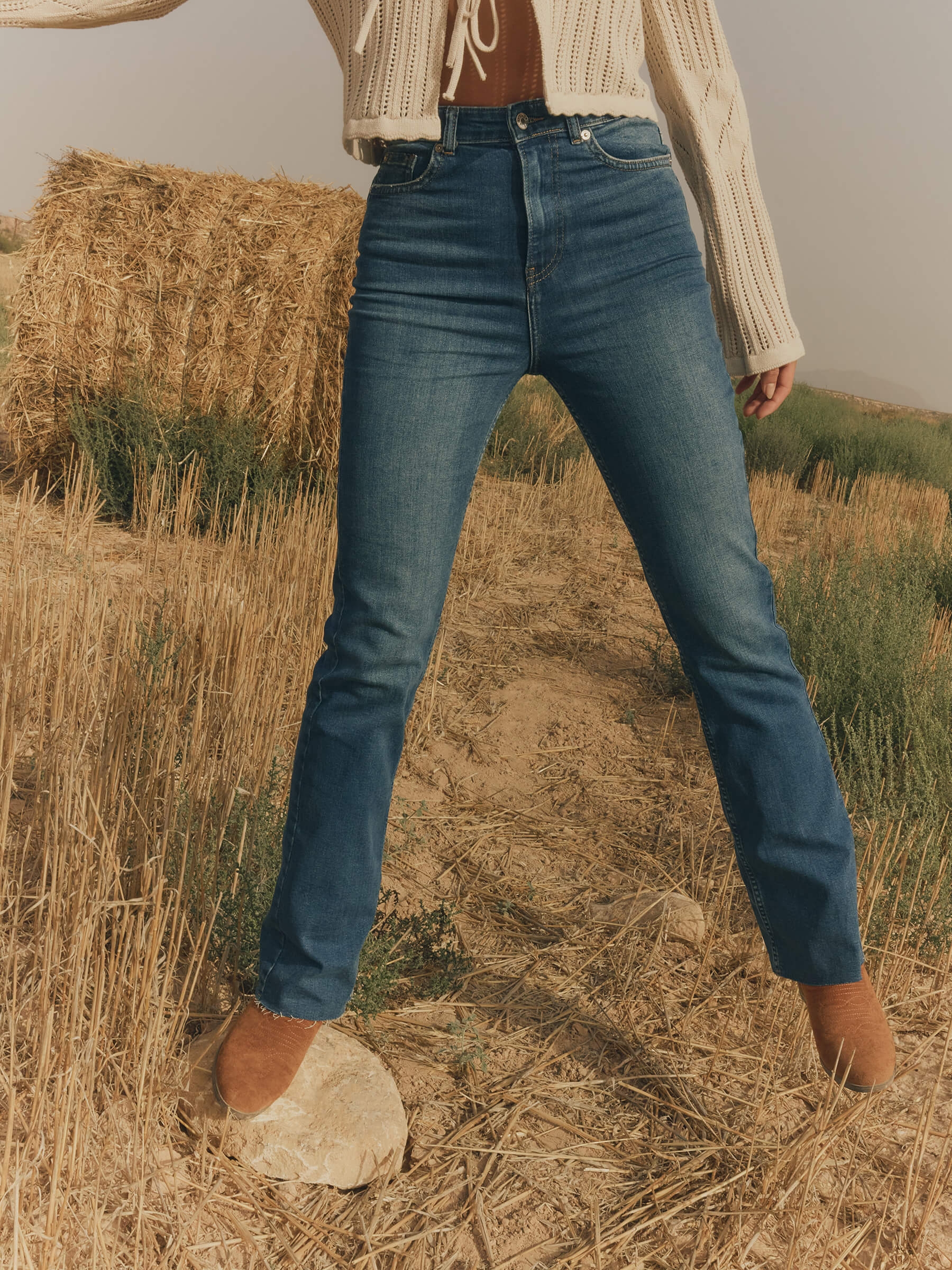 Dark blue flare jeans dark blue front view