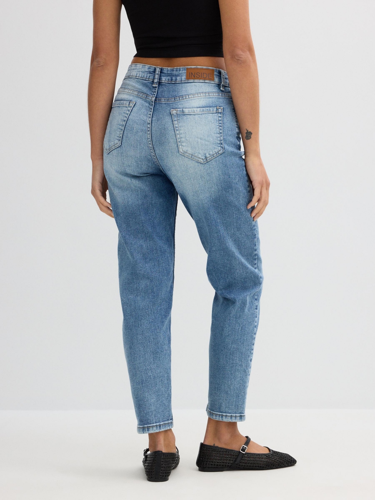 Jeans mãe azul escuro azul escuro vista meia traseira