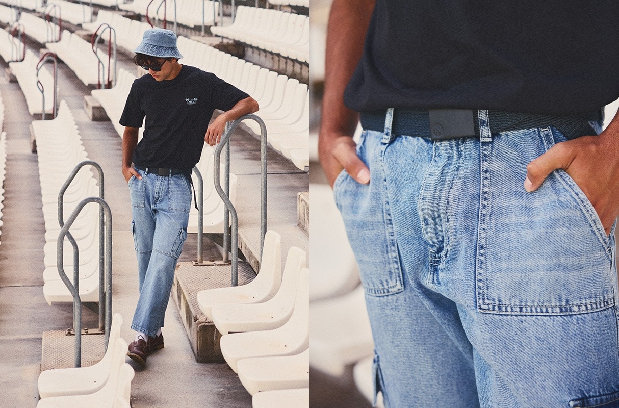 Multi-pocket cargo jeans blue front view