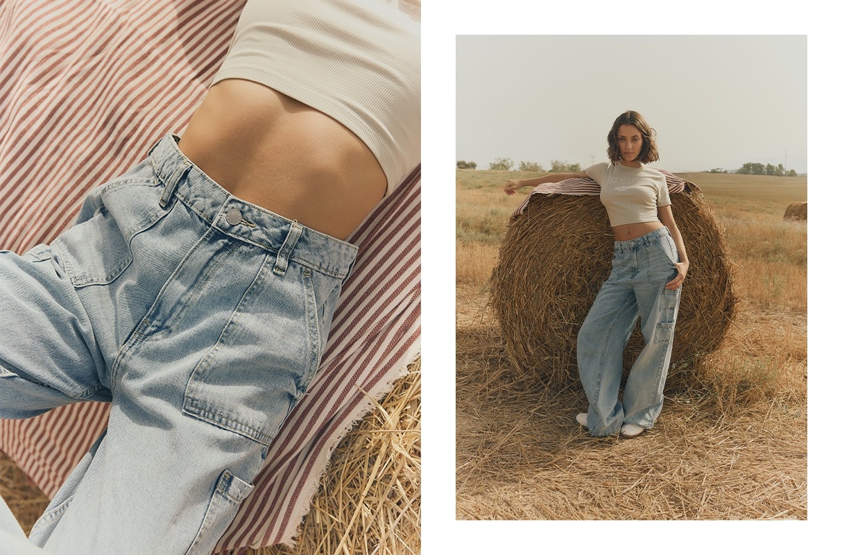 Wide leg multi-pocket jeans blue front view