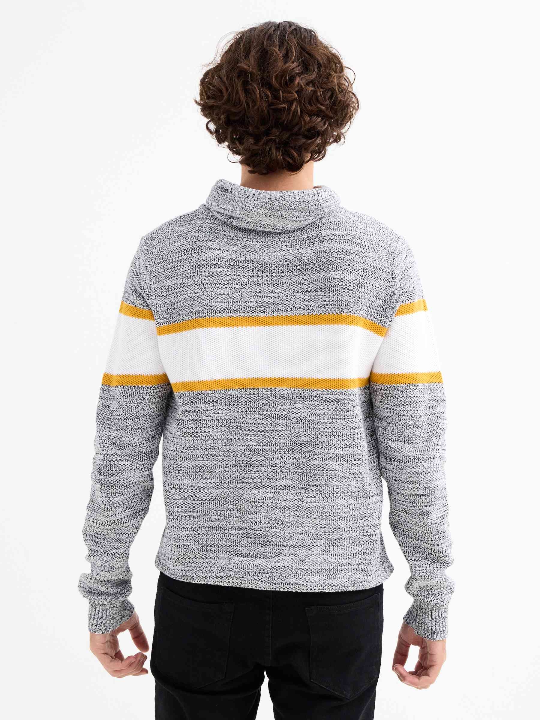Camisola às riscas amarelo vista meia frontal
