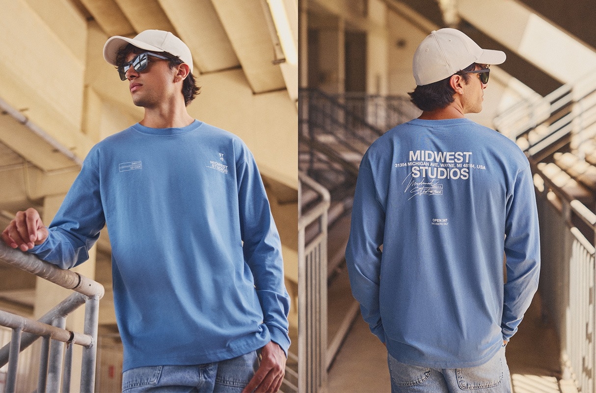 Camiseta manga longa estampada Studios azul vista meia frontal