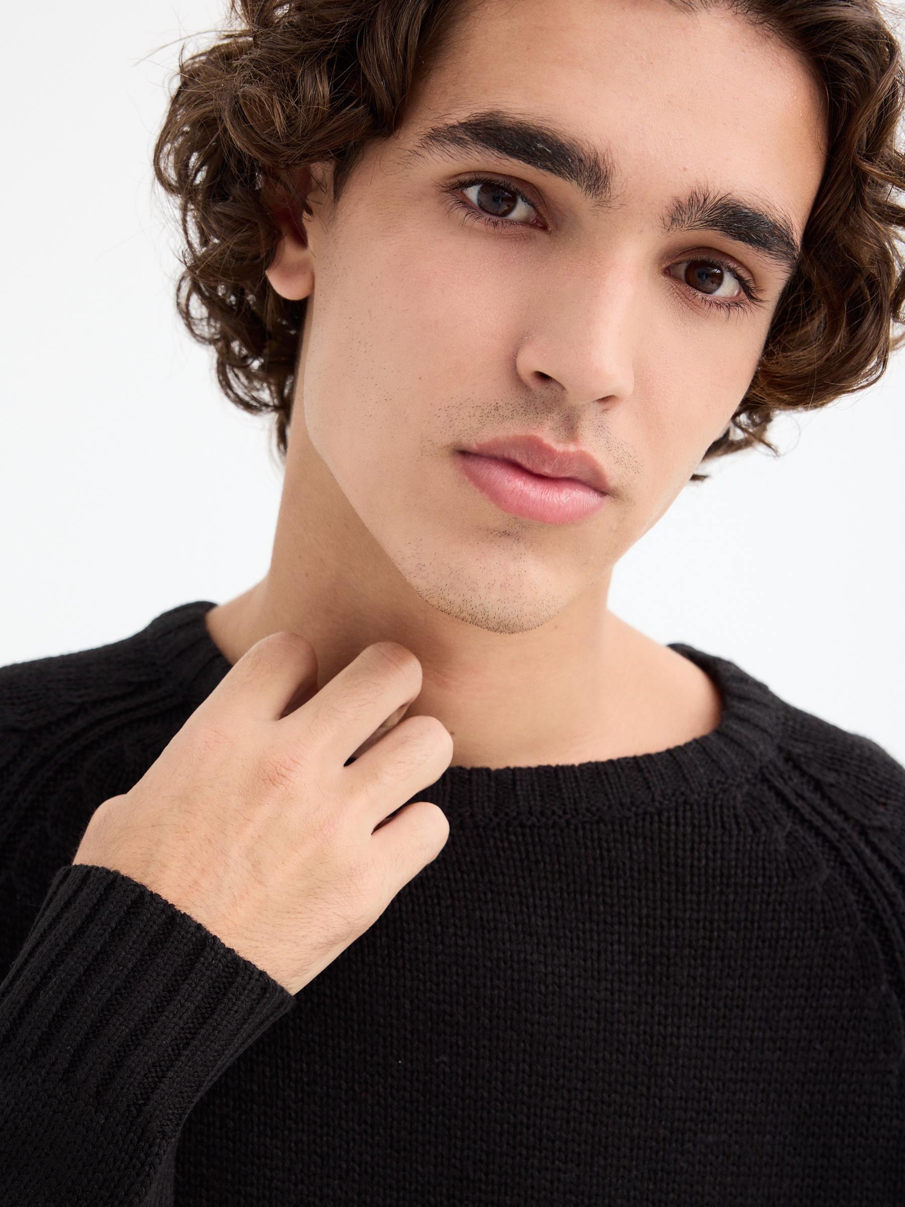 Camisola de malha básica preto vista meia frontal