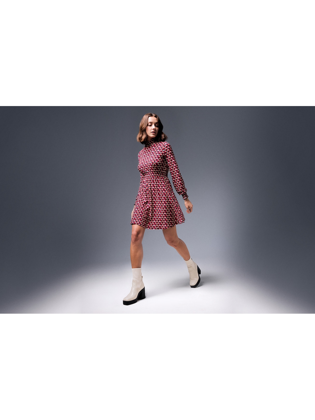 %Extra% Mini vestido com estampado geométrico vermelho