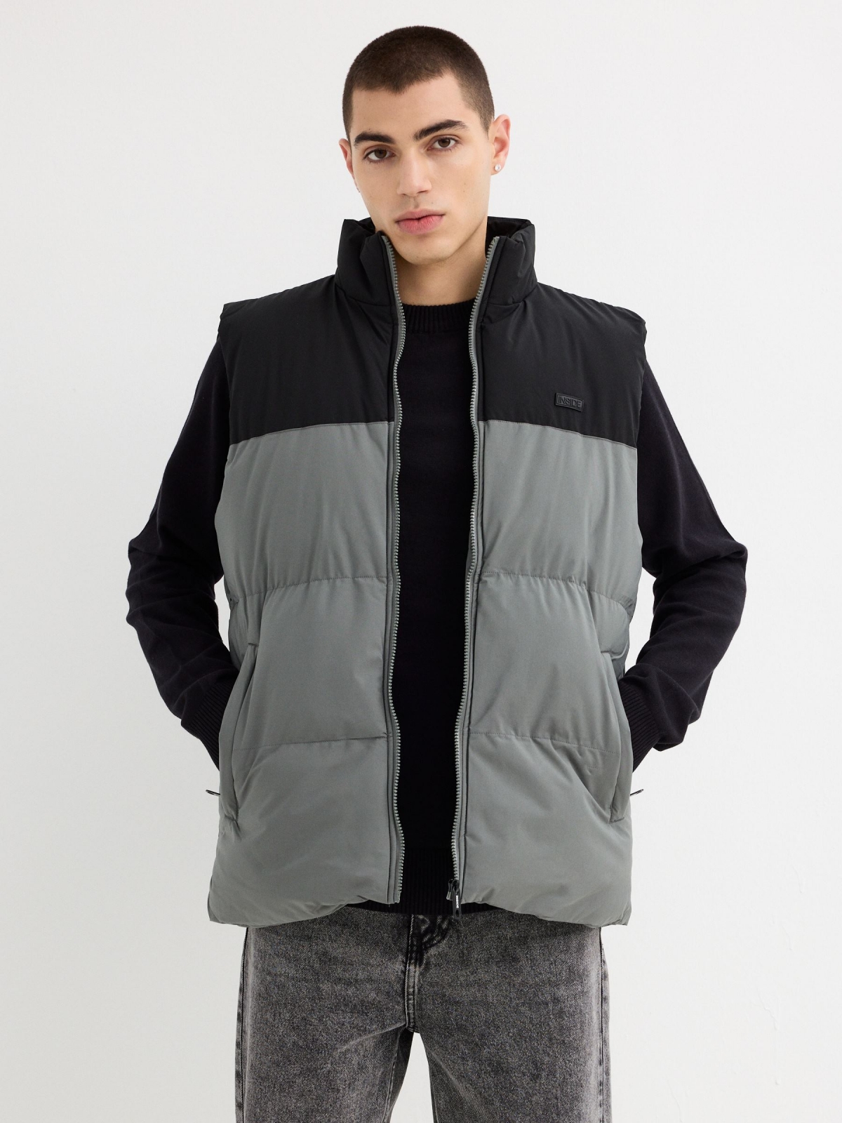 White block color quilted vest grey middle front view