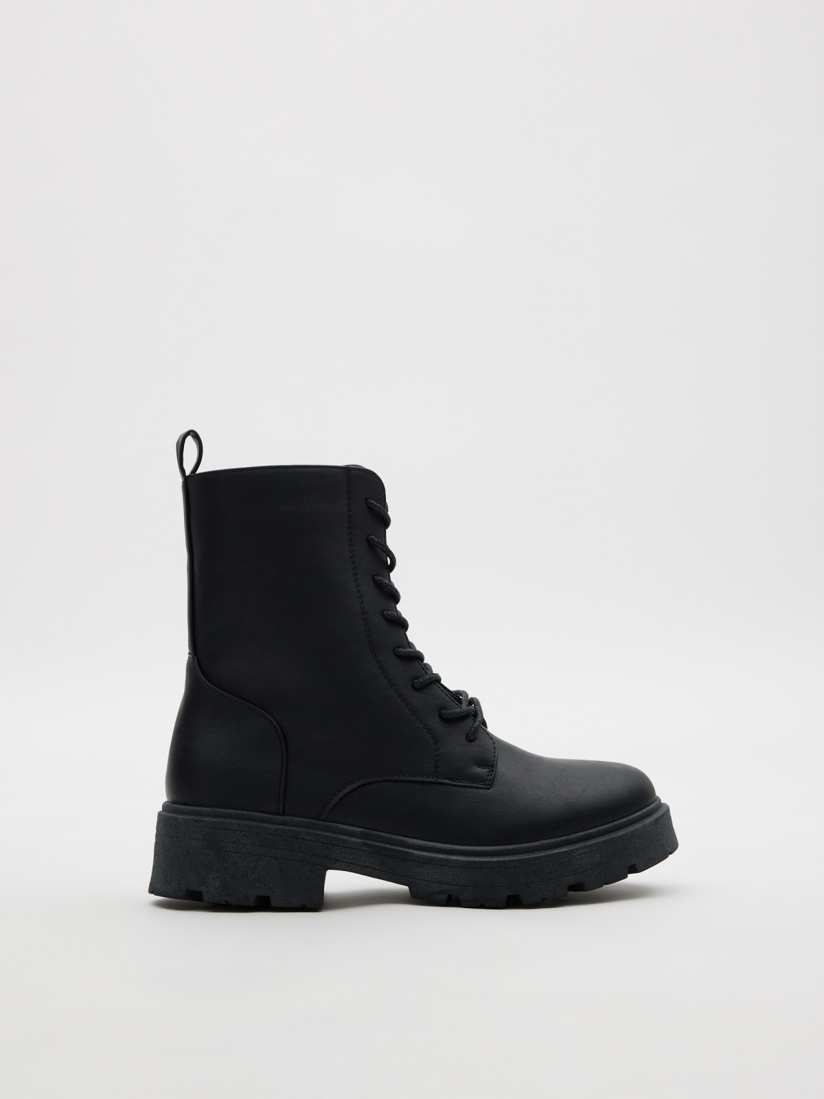 Lace-up track sole boot black