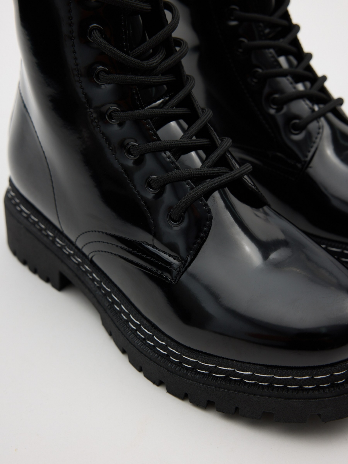 Basic military boots black detail view