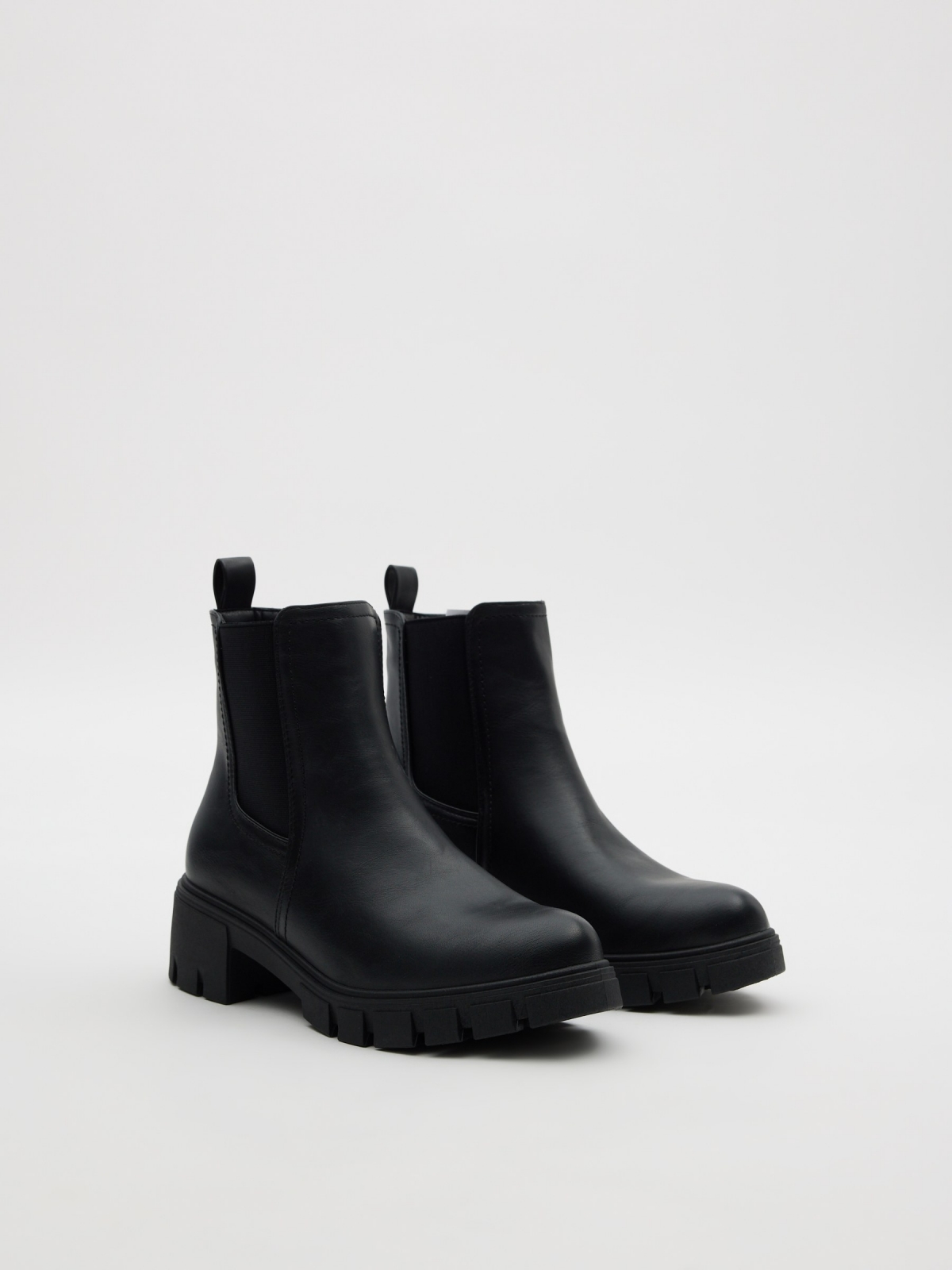 Chelsea boot black 45º front view