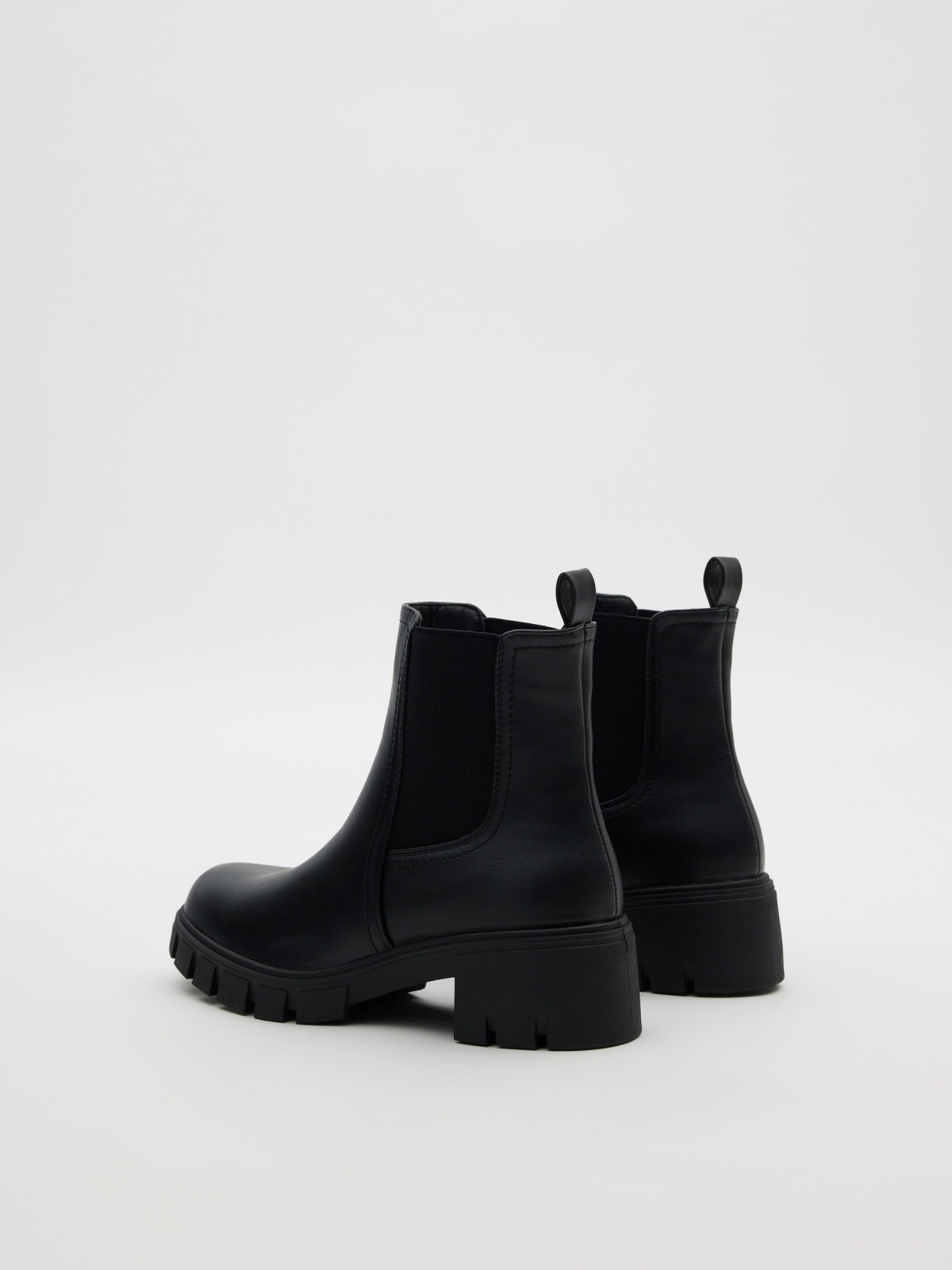 Chelsea boot black 45º back view