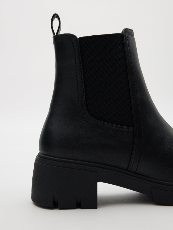 Chelsea boot black zenithal view