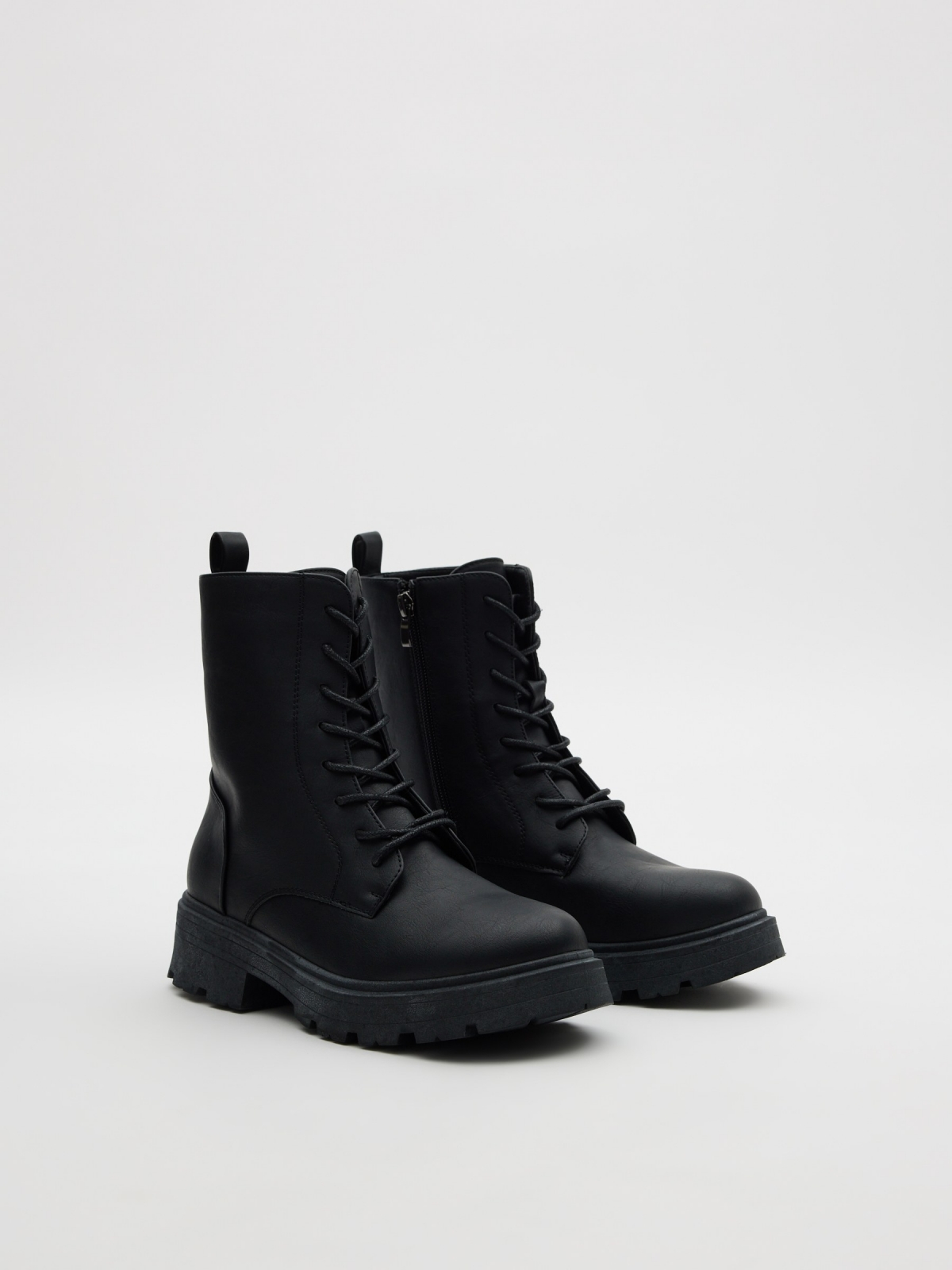 Lace-up track sole boot black 45º front view