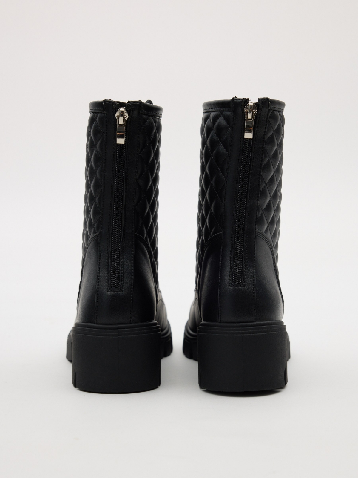 Quilter lace-up boot black detail view