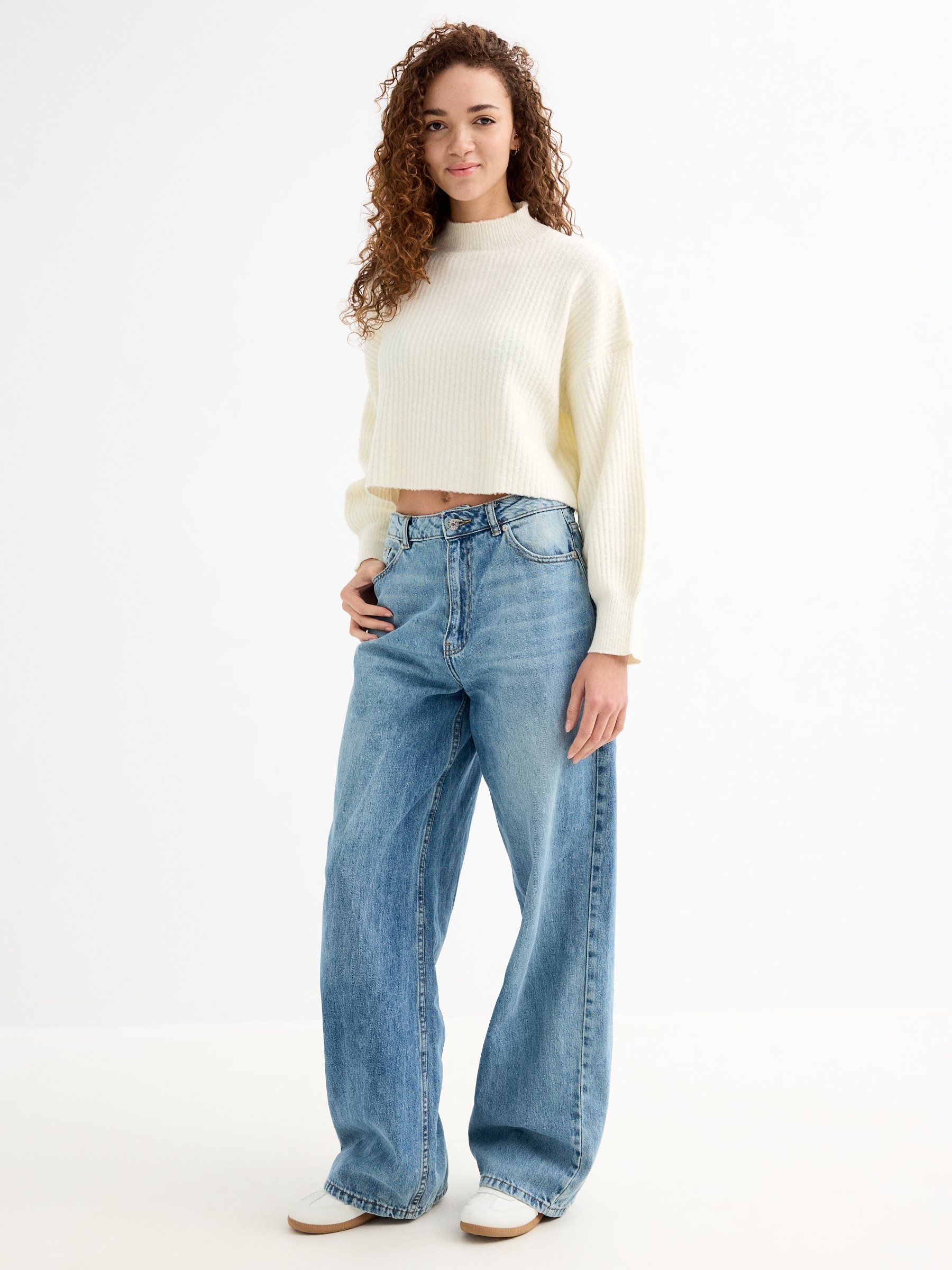 Camisola de gola Perkins bege vista meia frontal