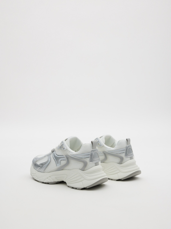 Zapatillas running metalizado blanco vista trasera 45º