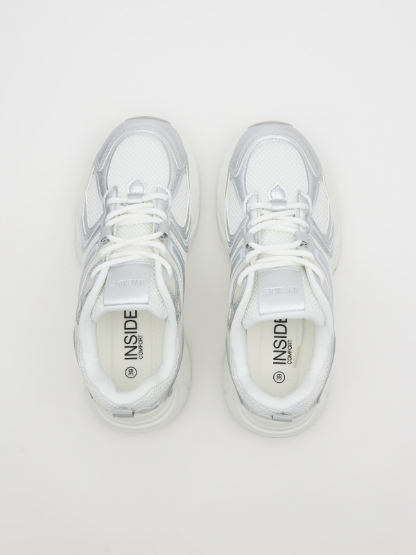 Zapatillas running metalizado blanco vista cenital