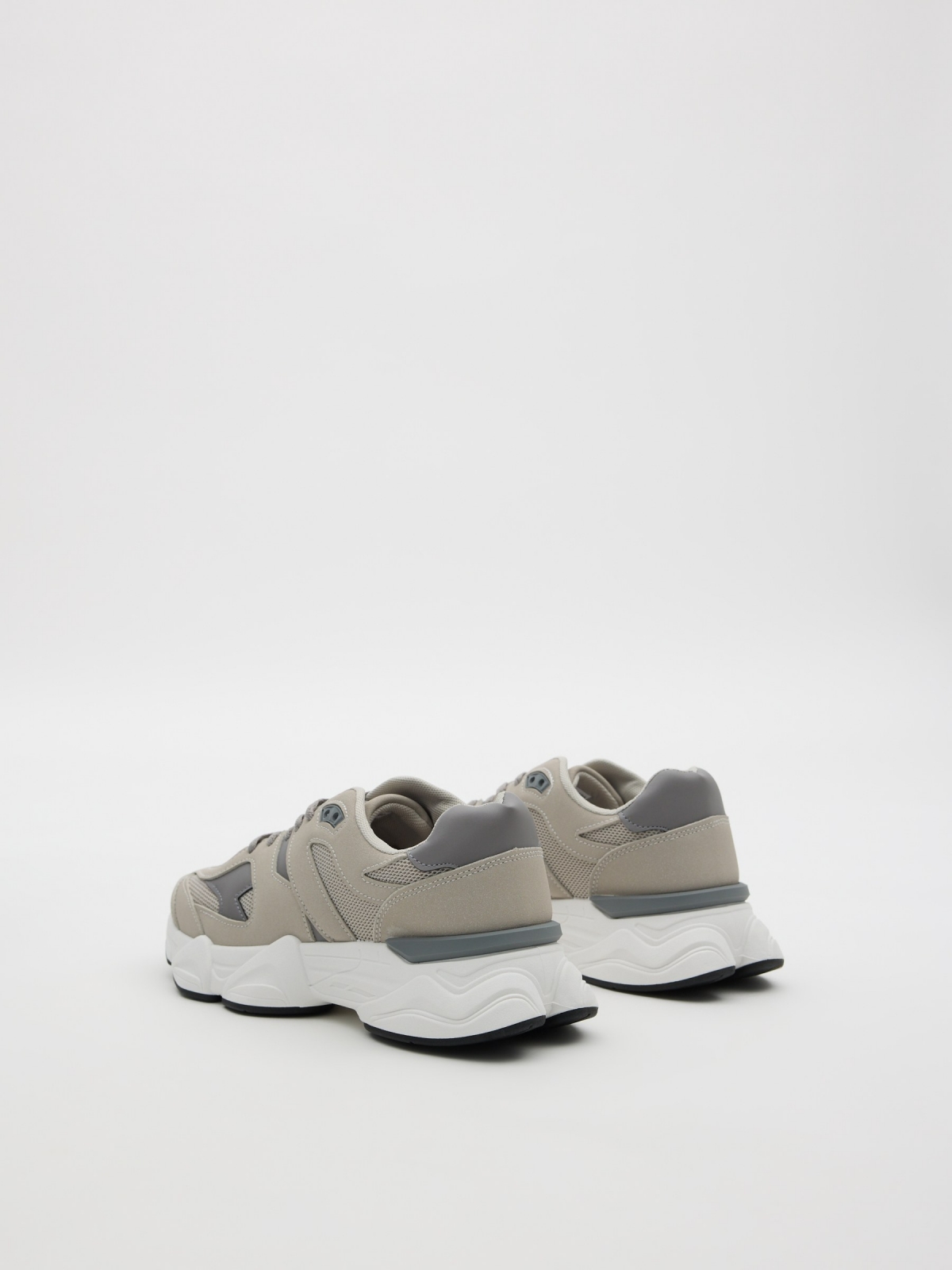 Zapatillas running gris gris medio vista trasera 45º