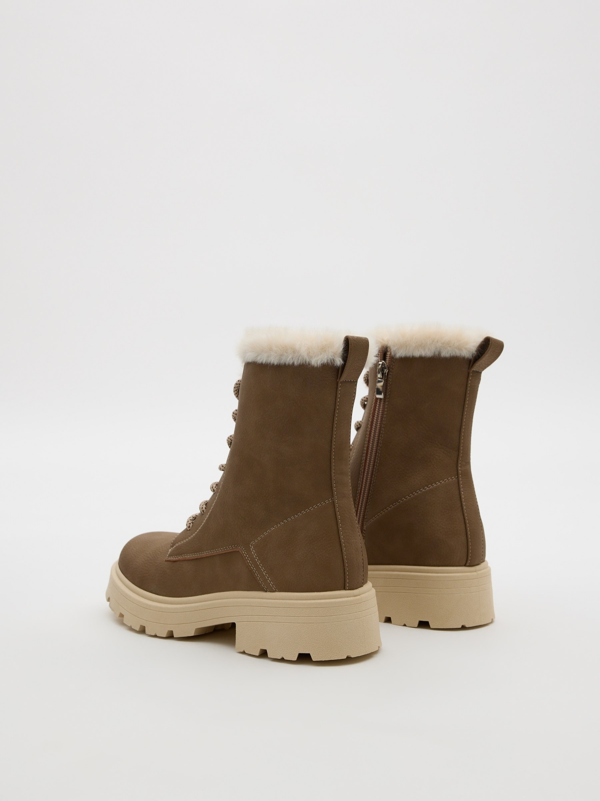 Lace-up boot combined hair sand 45º back view