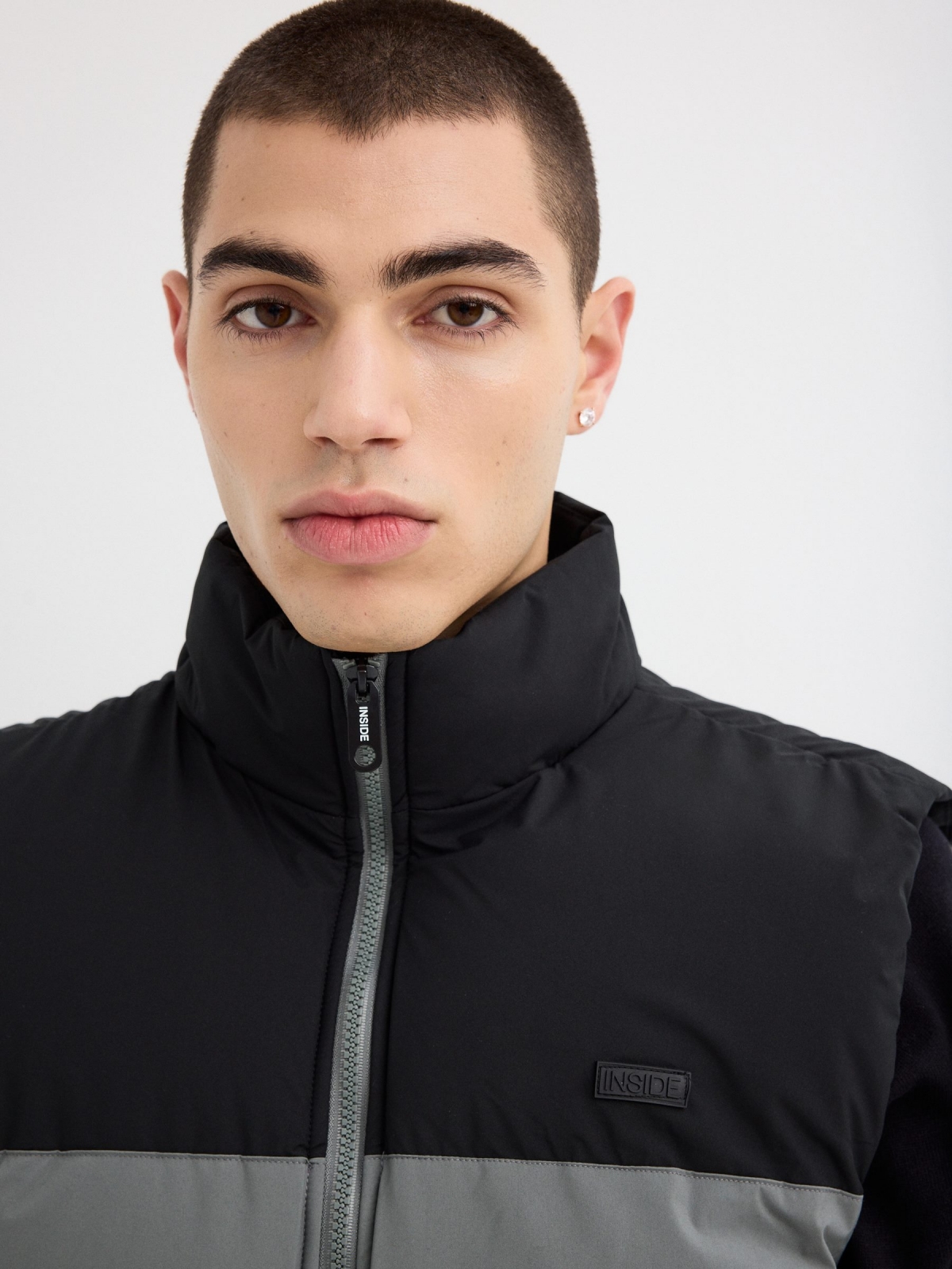 White block color quilted vest grey detail view
