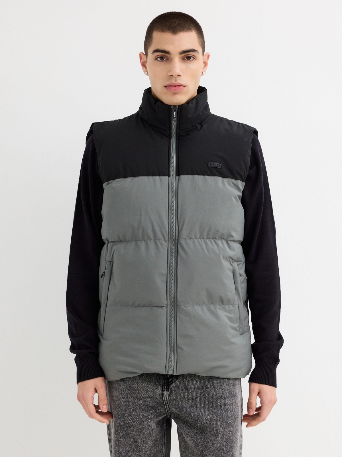 White block color quilted vest grey detail view