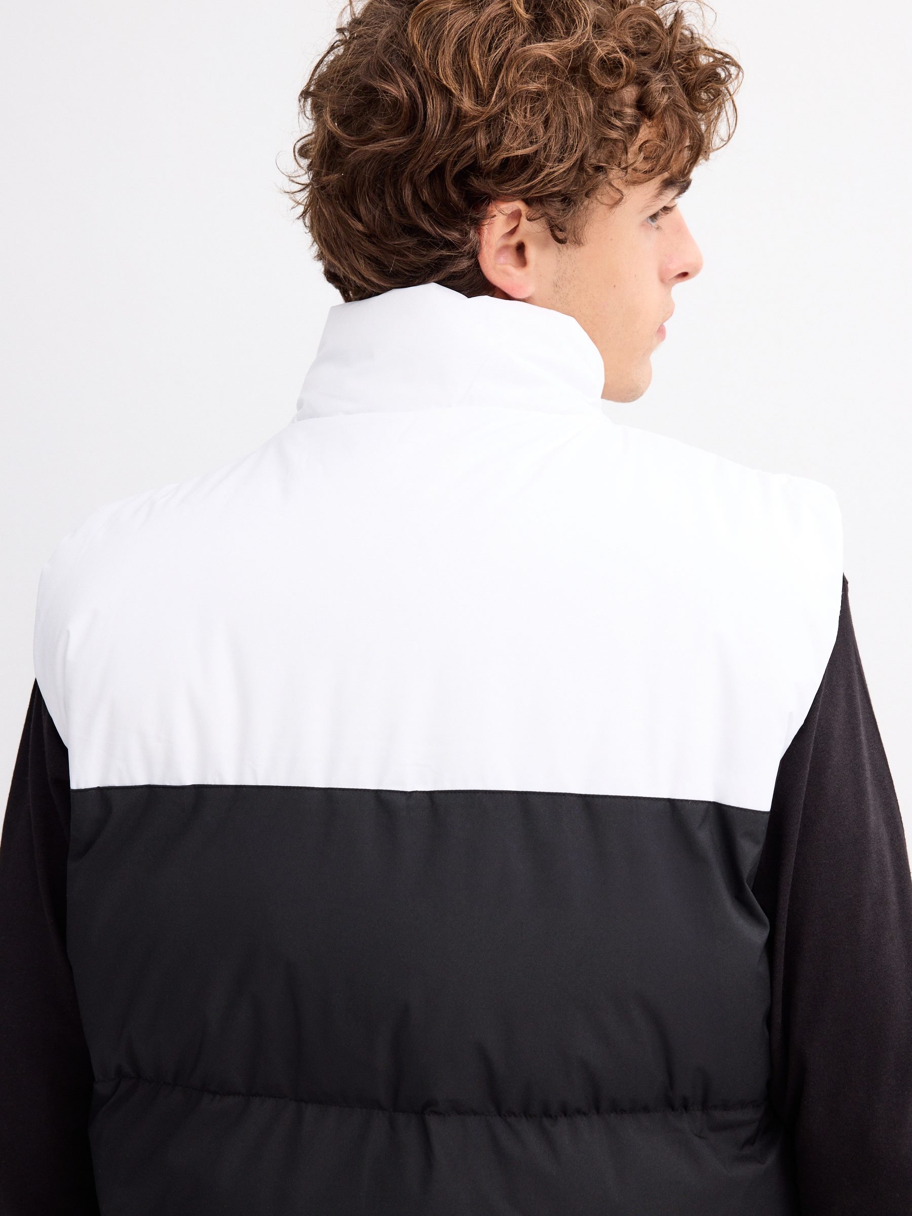 White block color quilted vest black middle front view