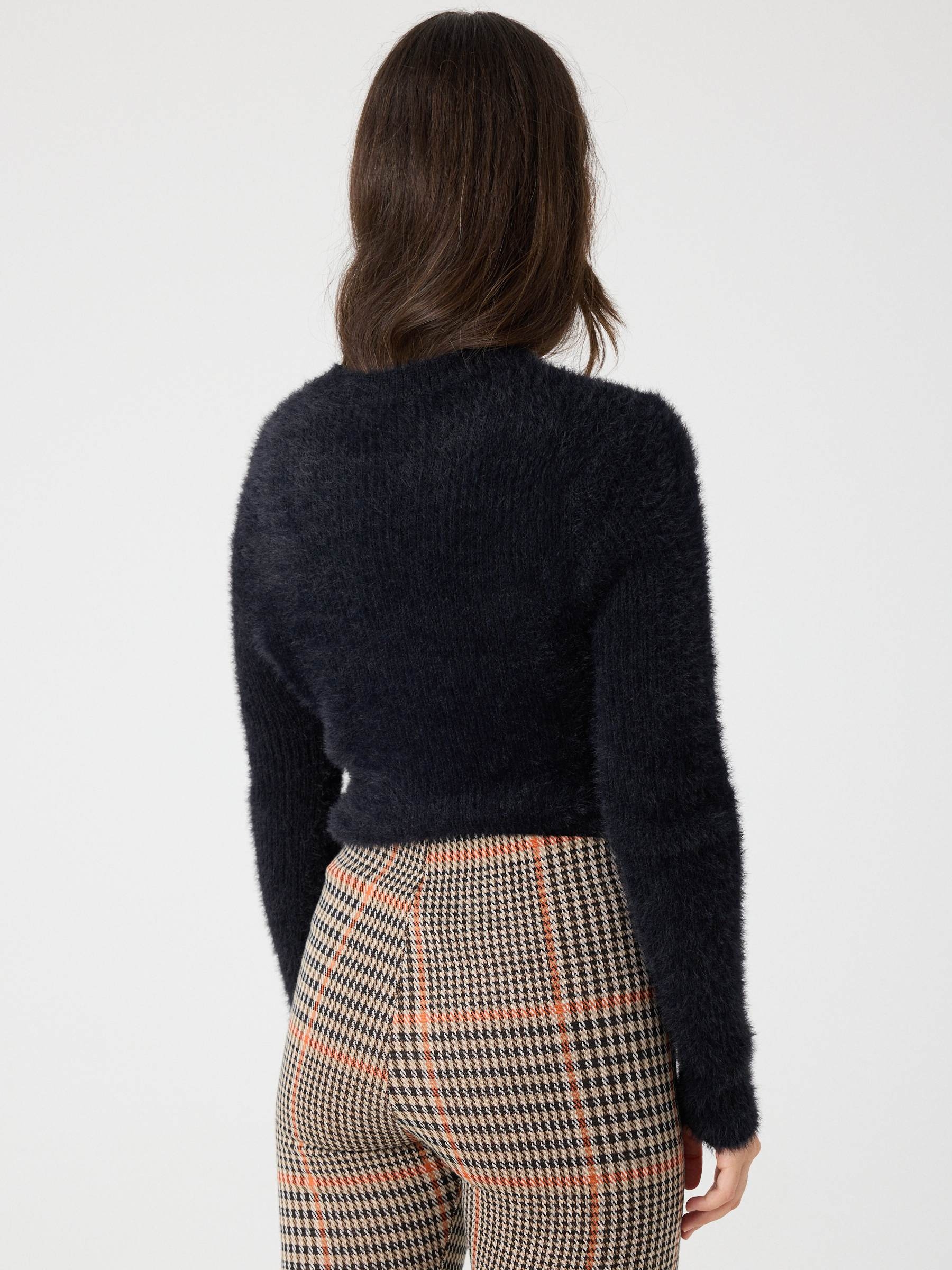 Camisola de pele de lontra preto vista meia frontal