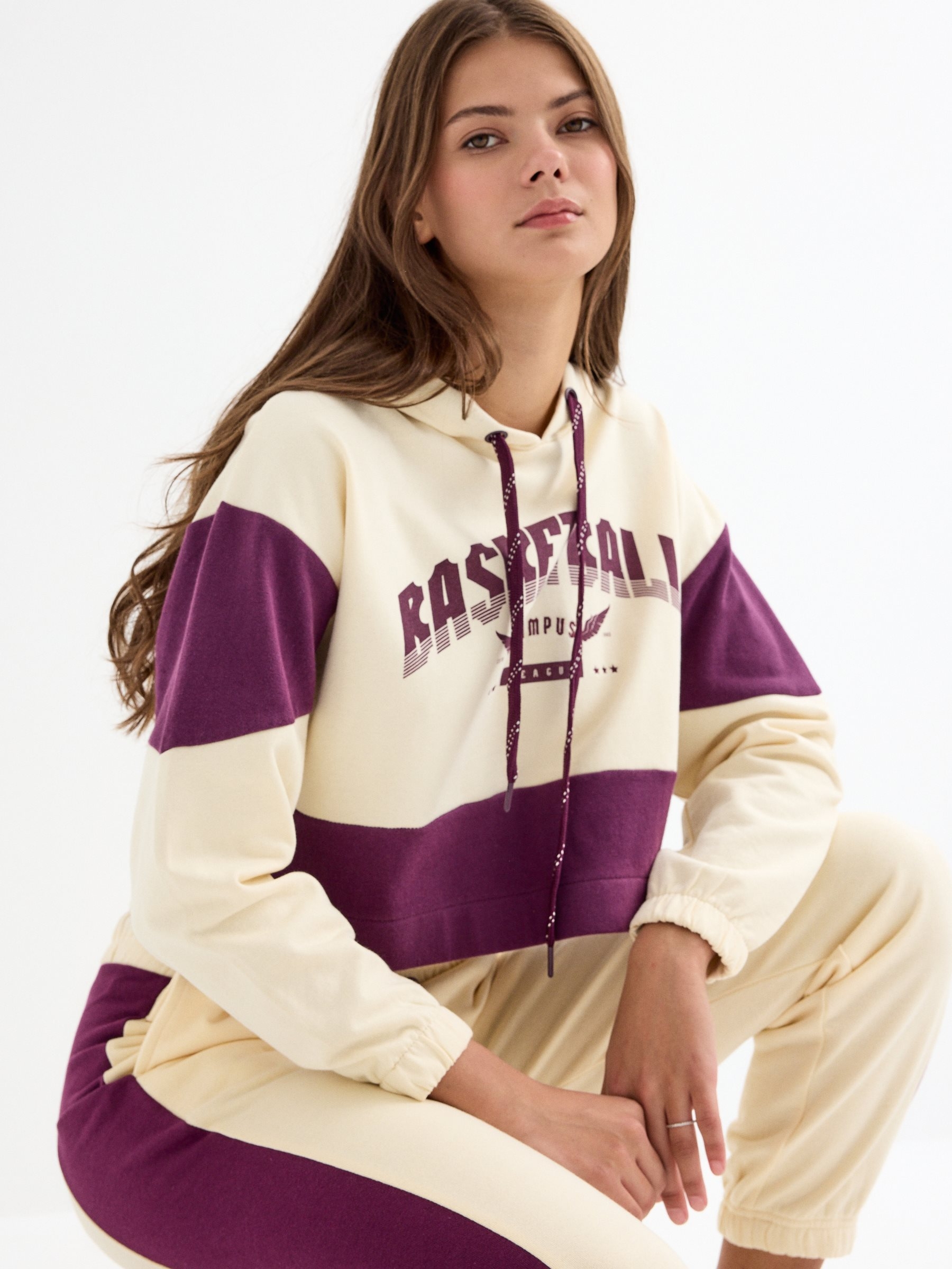 Sweatshirt com capuz estampado bege vista meia frontal