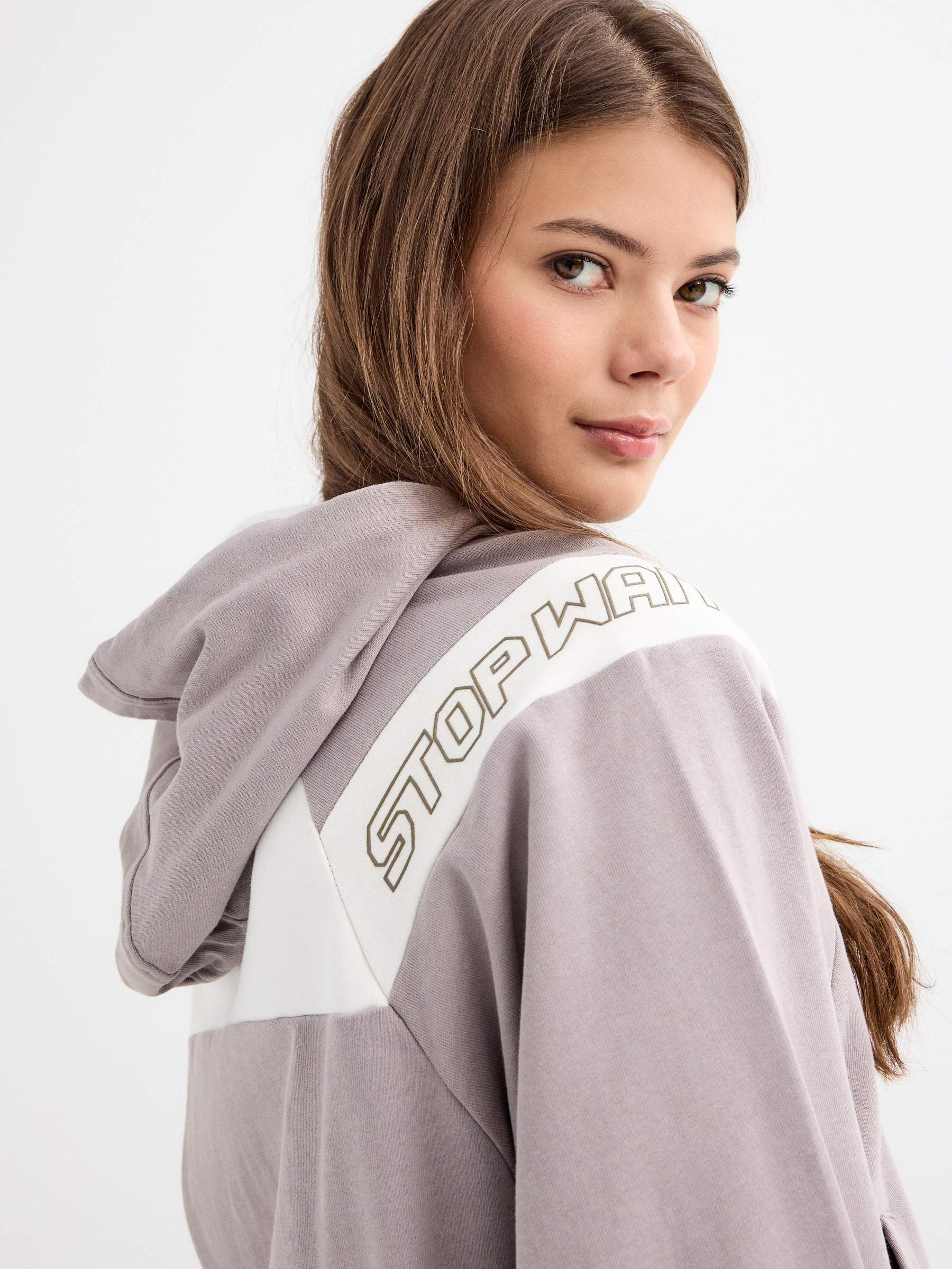 Sweatshirt com capuz cinzento cinza escuro vista meia frontal