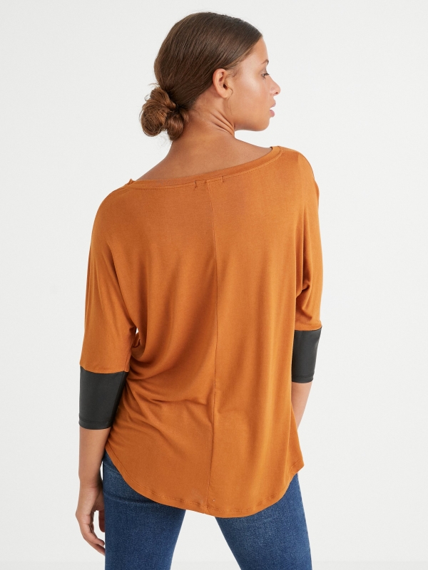 T-shirt with leather effect details mustard middle back view