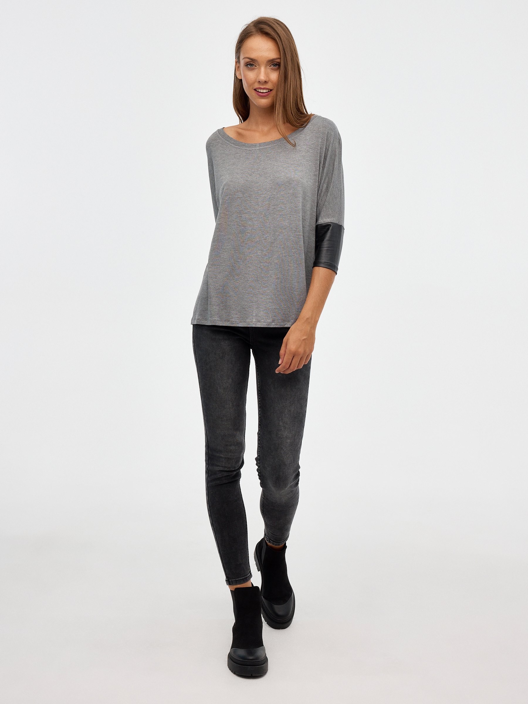 Camiseta detalles efecto piel gris melange vista media frontal