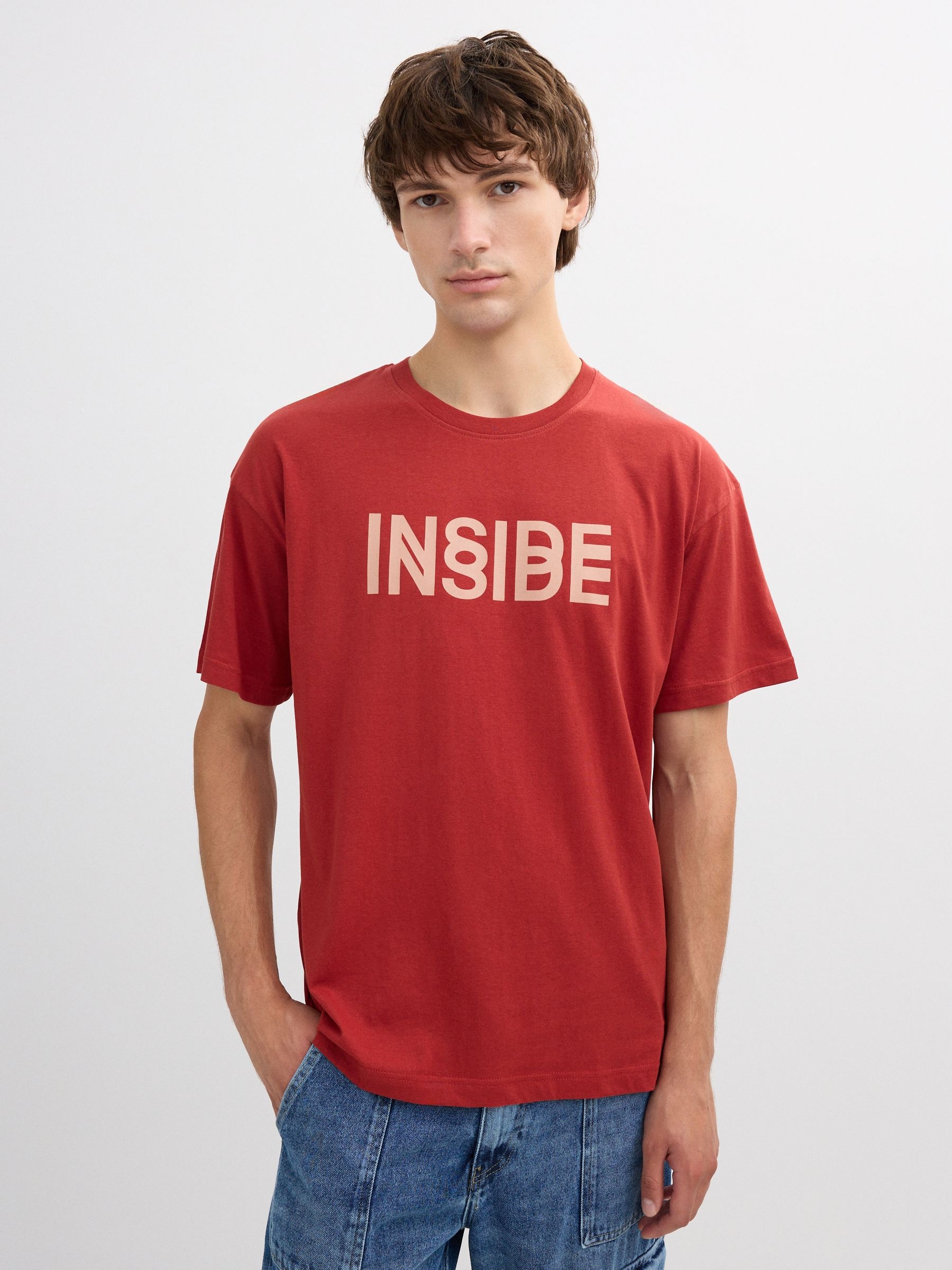 Inside logo t-shirt brick red middle front view