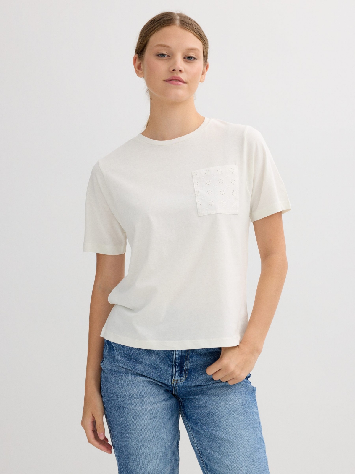 Camiseta manga corta bosillo crochet blanco vista media frontal