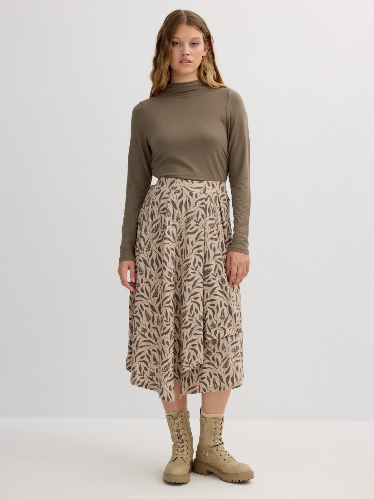 Falda midi estampado hojas crudo vista media frontal