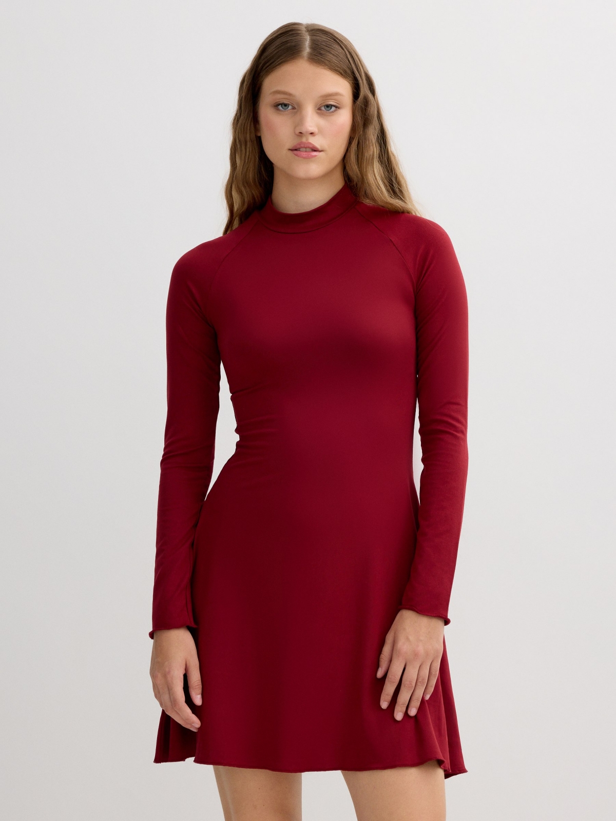 Vestido mini cuello perkins granate vista media frontal