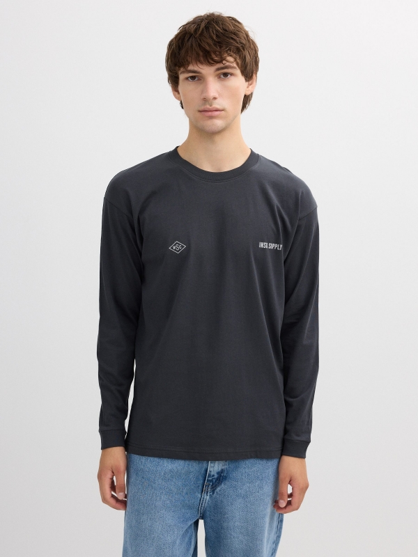 Camiseta de manga longa fita cinza vista meia frontal