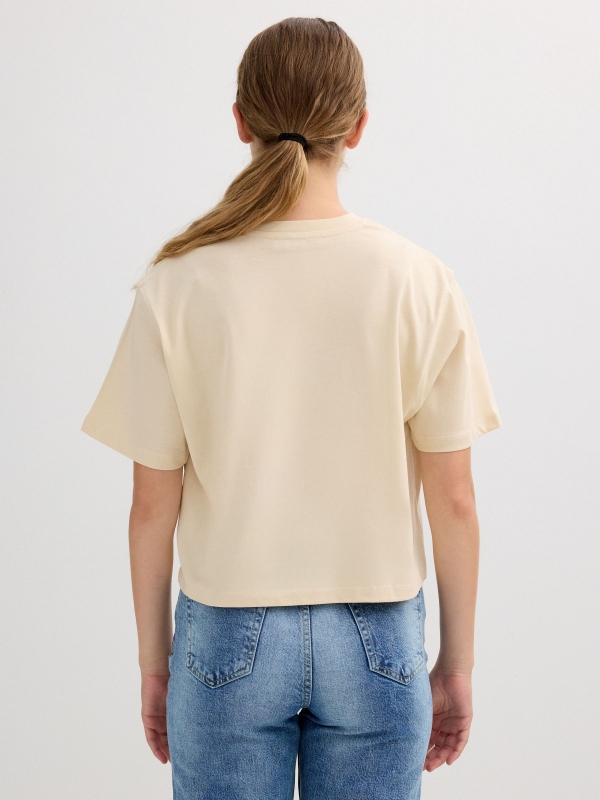 Camiseta manga corta crop arena vista media trasera