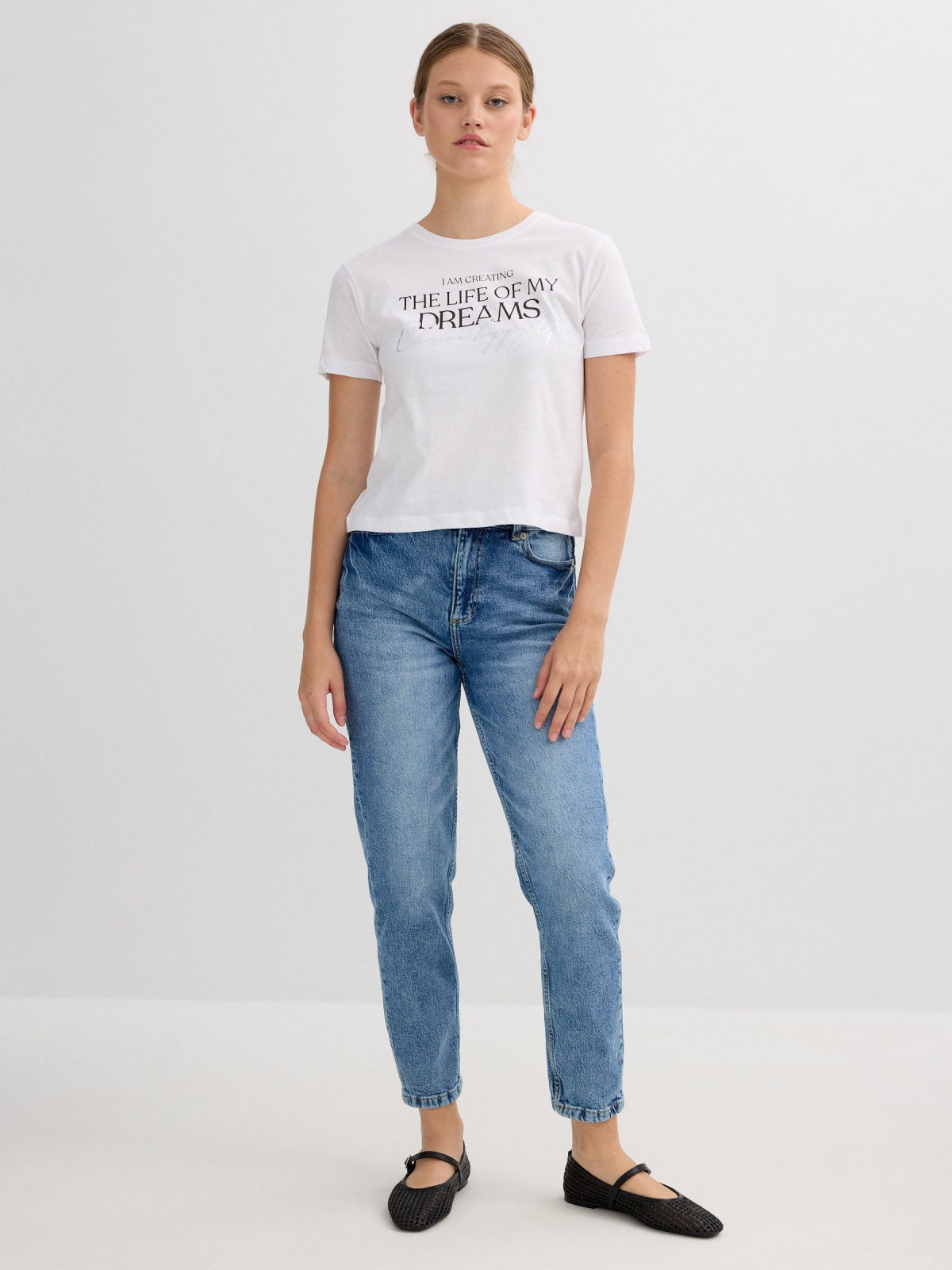 Camiseta de manga curta texto prateado branco vista geral frontal