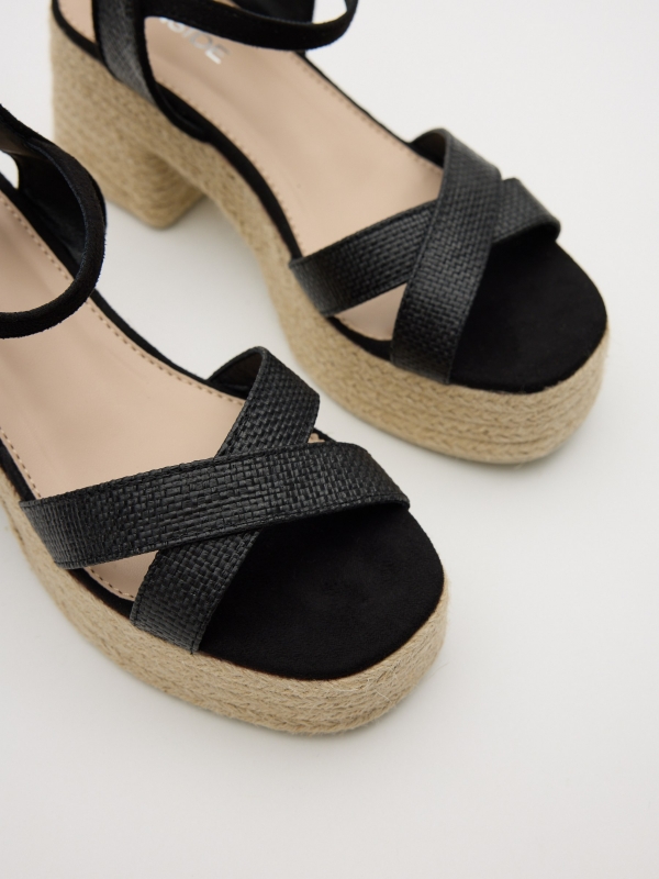 Sandalias tacón tiras negro vista detalle