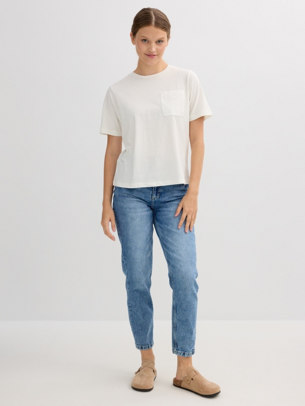 Short sleeve t-shirt with crochet pocket white front view
