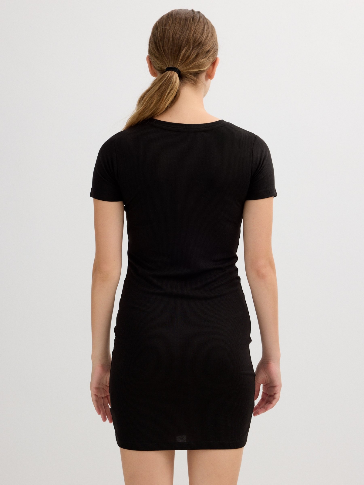 Vestido básico canalé negro vista media trasera