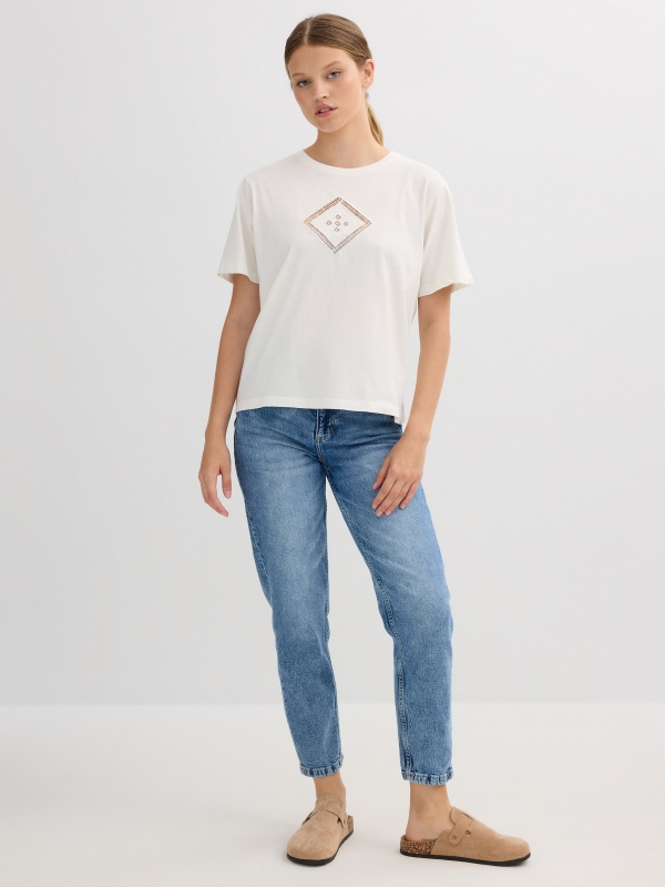 Camiseta detalhe crochê branco vista geral frontal