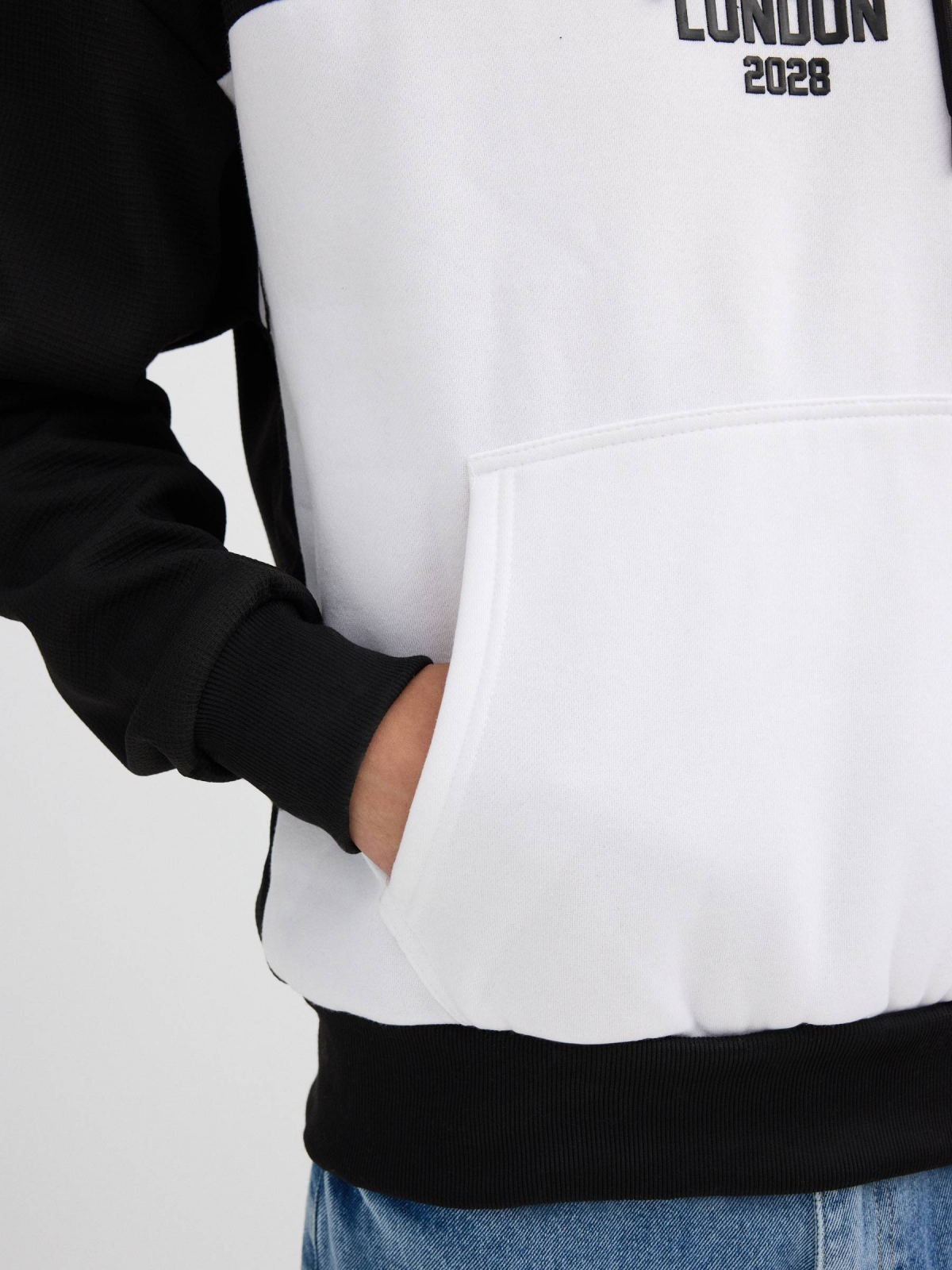 Color block hoodie black detail view