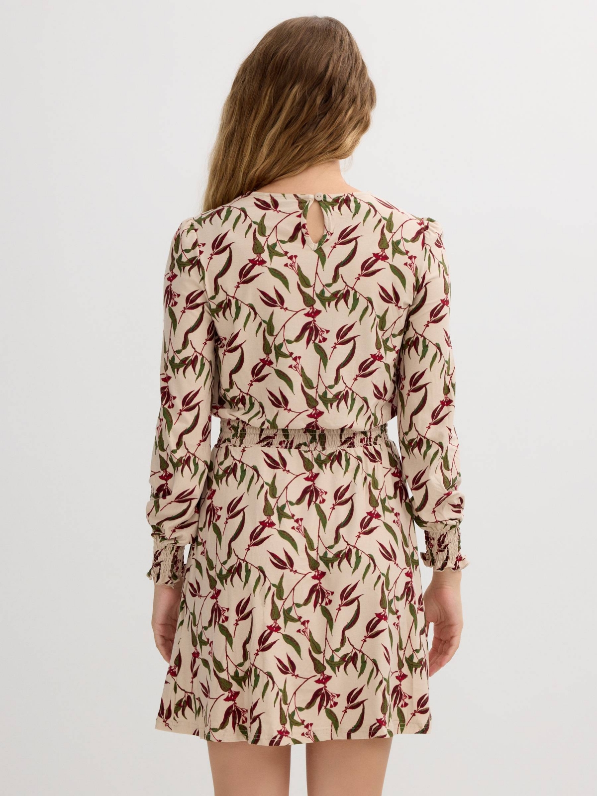 Vestido curto estampado off white vista meia traseira