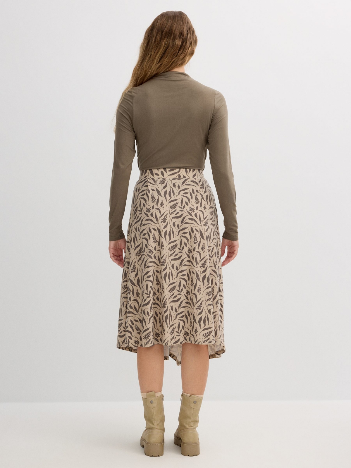 Falda midi estampado hojas crudo vista media trasera
