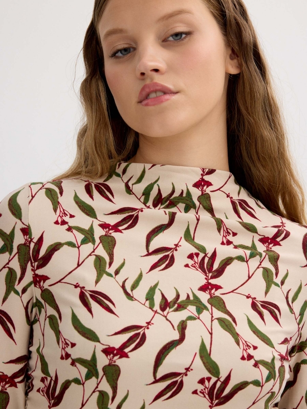 Camiseta estampada off white vista detalhe